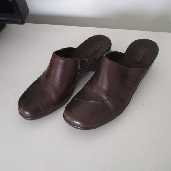 Clarks bendables Womens Brown Leather Mules w/ 2" Block Heels - Size 9.5M - Picture 7 of 9